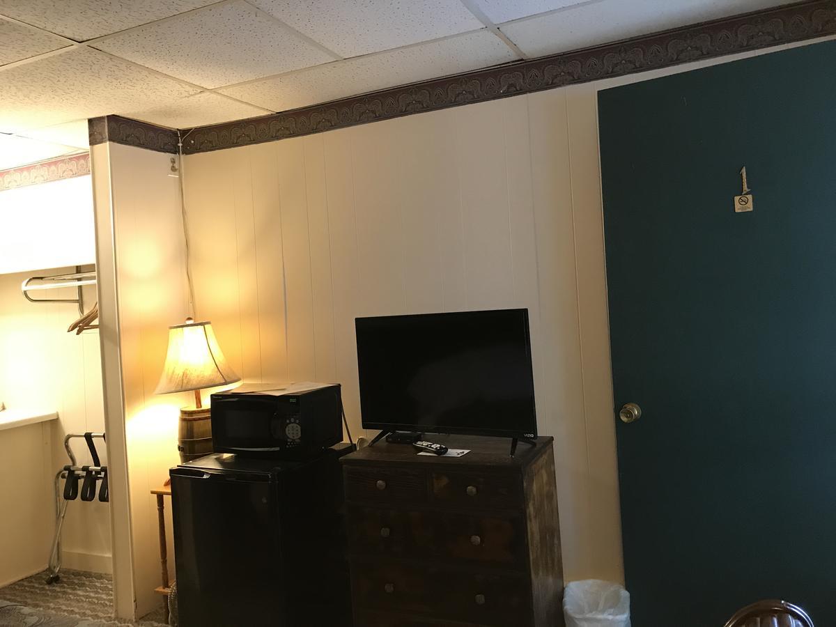 Holiday House Motel Hillsdale Exterior photo